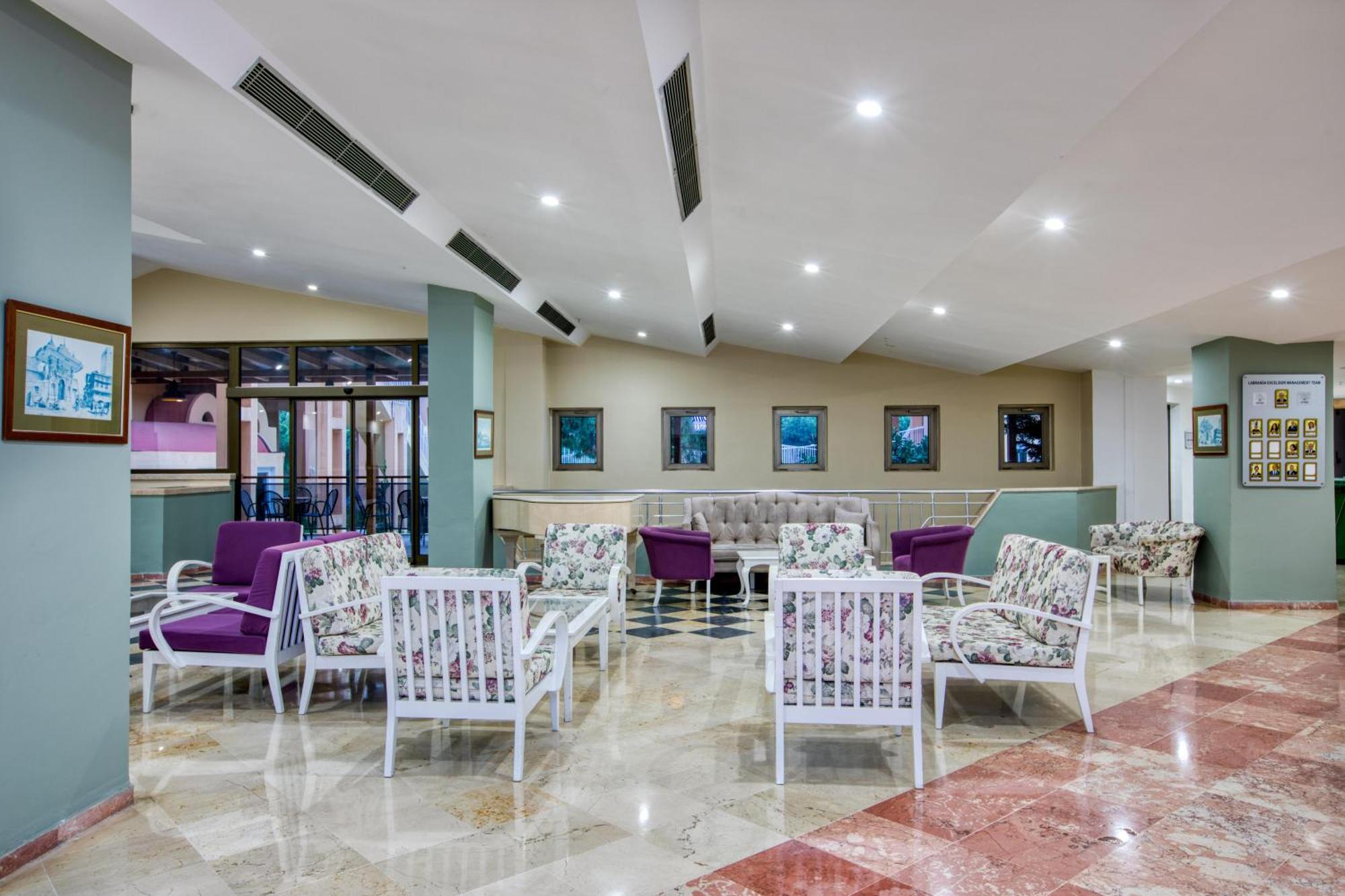 Asteria Collection Side Hotel Luaran gambar